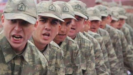 Bilim, Sanayi ve Teknoloji Bakanı Faruk Özlü, meslek eğitimini daha cazip hale getirmek için, MYO mezunlarına kısa dönem askerlik taleplerinin gündemde olduğunu söyledi 