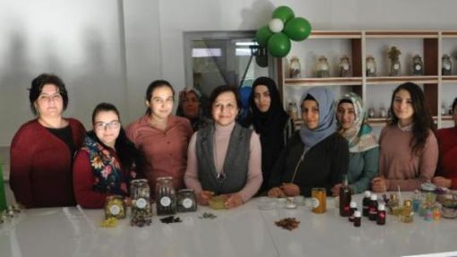 Emine Kobaş-Pamukkale Üniversitesi Tavas Meslek Yüksekokulu Tıbbi Bitkiler ve Aromatik Bitkiler bölümü 