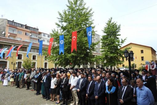 Trabzon Meslek Yüksekokulunda 27. Dönem Mezuniyet Töreni Coşkuyla Kutlandı 